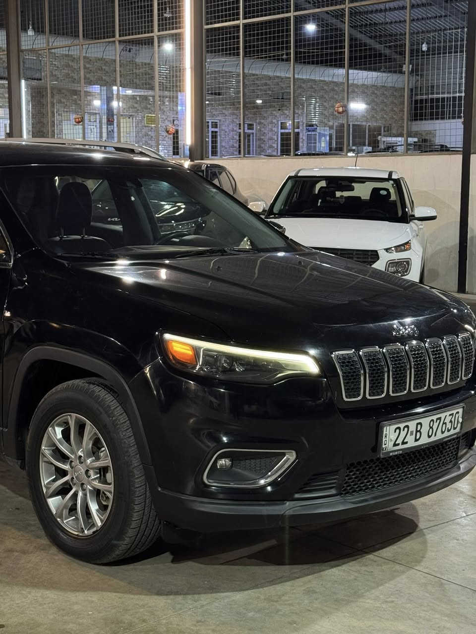 � جيب شيروكي 2021 (بزون)
📍 رقم أربيل
🔧 مكينة3600cc
✅ فول مواصفات 1/1 عدا الفتحة

✨ المواصفات:

 • أبواب بصمة
 • تشغيل عن بعد
 • مقاعد جلد
 • صندوق كهربائي
 • كاميرا 360 درجة
 • حساسات أمامية وخلفية
 • شاشة كبيرة
 • رادارات جانبية
 • نظام قيادة مريح جداً

السعر 155
📌 السيارة نظيفة وجاهزة للفحص
💰 السعر قابل للتفاوض للجادين


**إذا كنت صاحب هذا الإعلان وتريد حذفه لأي سبب، رجاءا أرسل رسالة إلى الدعم الفني**