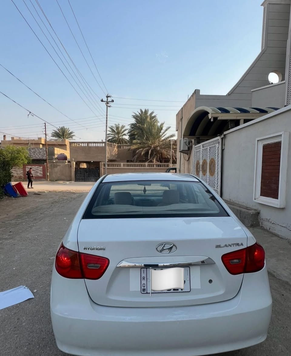 السلام عليكم
الانترا 2010 خليجي للبيع 
محرك 1600 دكشن عالي 
بيه قطعه صبغ ولباقي كفاله 
رقم بغداد بسمي 
السعر 107 وبيه مجال 
الاستفسار(***********)
