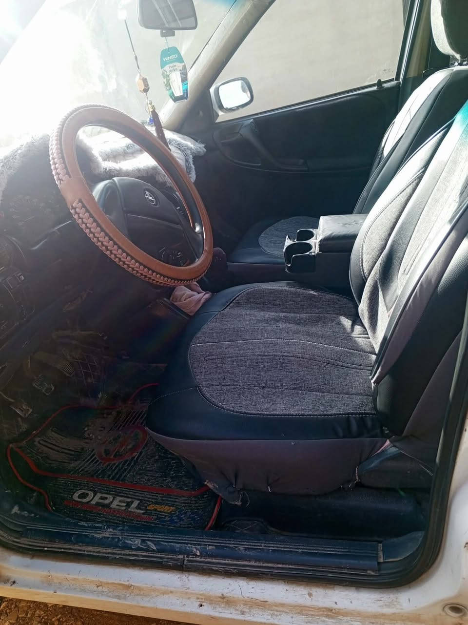 سياره للبيع استاره والباقي استفسار خابر على رقم ***********
