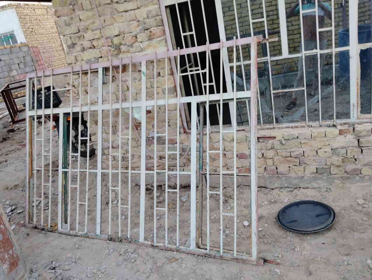 سلام عليكم اخوان شبابيك ثقيل قديم ٢+٢سعر واحد ب٤٠بي مجال***********
