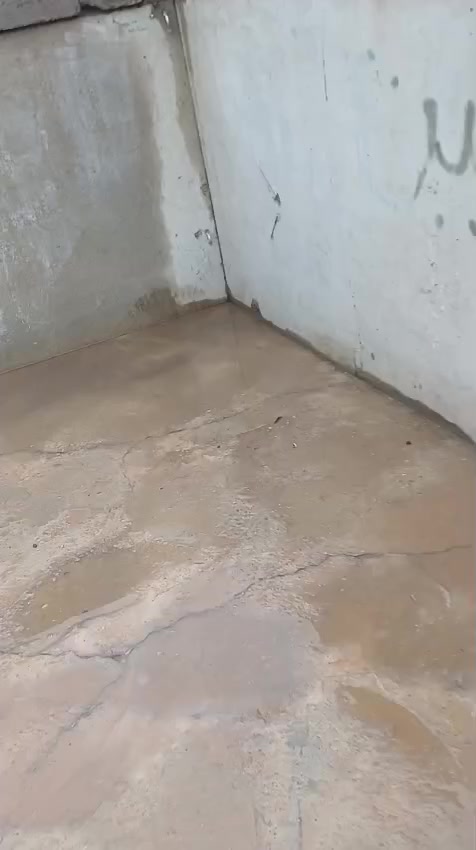 سلام عليكم ورحمة بيت للبيع في منطقة جبراوه ٢٠٠ متر يحتوي على بير ماء وتفاصيل داخل الفديو للتواصل *********** ومتوفر وات ساب السعر اتفضل خاص
