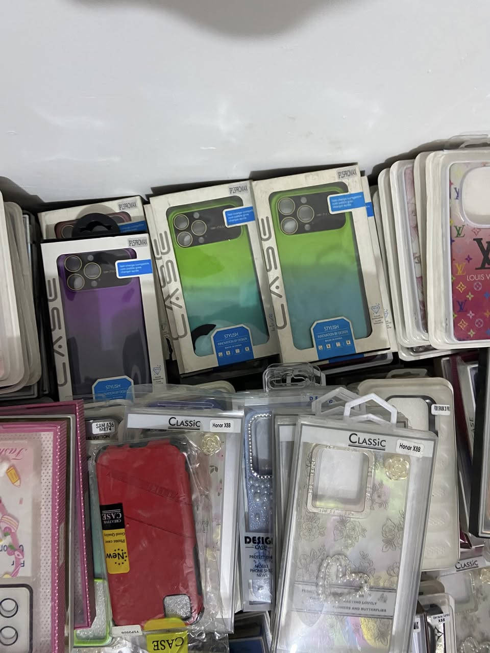 عرض خاص جمله فقط سعر الكفر 250 دينار وسعرلاصق شاشه 150 دينار انواع وموديلات حديثه توصيل لجميع المحافضات ***********
