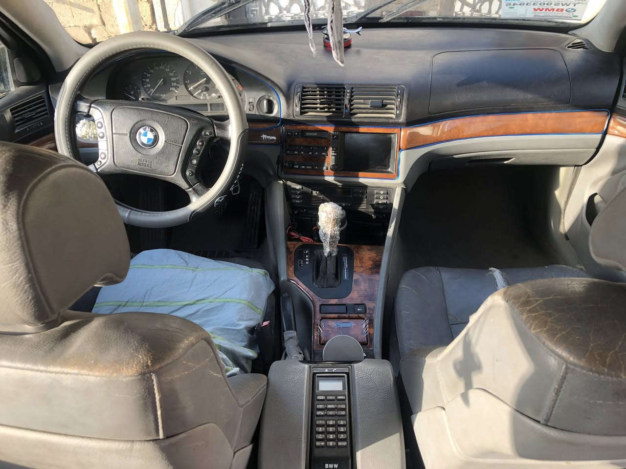 السلام عليكم
صقر موديل 2000 حجم 528i كير او اوتوماتيك فول كهربائيات السياره حيل نظيفه السياره سنويه باسم ابو السياره 
سعرها 95 وبيها مجال حك الجيه
رقم ابو السياره ***********
(مُكلف بالنشر)
