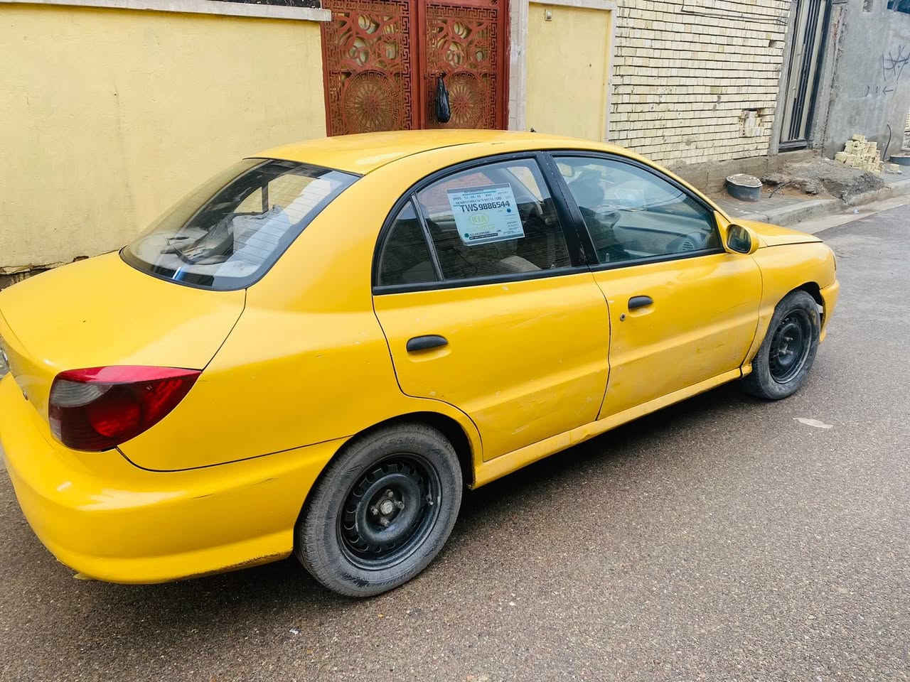 سلام عليكم
كيا ريو موديل 2003
راعيها متوفي واهله موجودين 
عندي مستمسكاته
رقم بغداد الماني سنويه عظم عاج
اوراق الهيئه موجودات وصل خط وبحث
مكينه جديده مال حاويه صار شهرين شادها
كير جديد بس طلعت عندي قره بثاني
صدر امامي خلفي جديد بس لمشط تعبان 
سياره فول عادي 
داخله كشنات مدوشمه كاعيه جلد
داخلها كلش حلو ومرتب 
كهربائيات شغالات 
تبريدها ثلج
تخم تاير تخم ويل بلادي
مسجل كوري طابقين بلوتوث جديد
كشرها مابي كل ظربه فقط هاي الي بالبكلايت 
نواقصها السياره مشط استير وبكلايت 
ترايك للبصره 
سعرها 25وبيه مجال حك الجيه 
للبيع او مراوس بخصوصي
مكاني بغداد حي الكوفه 
رقمي ***********
