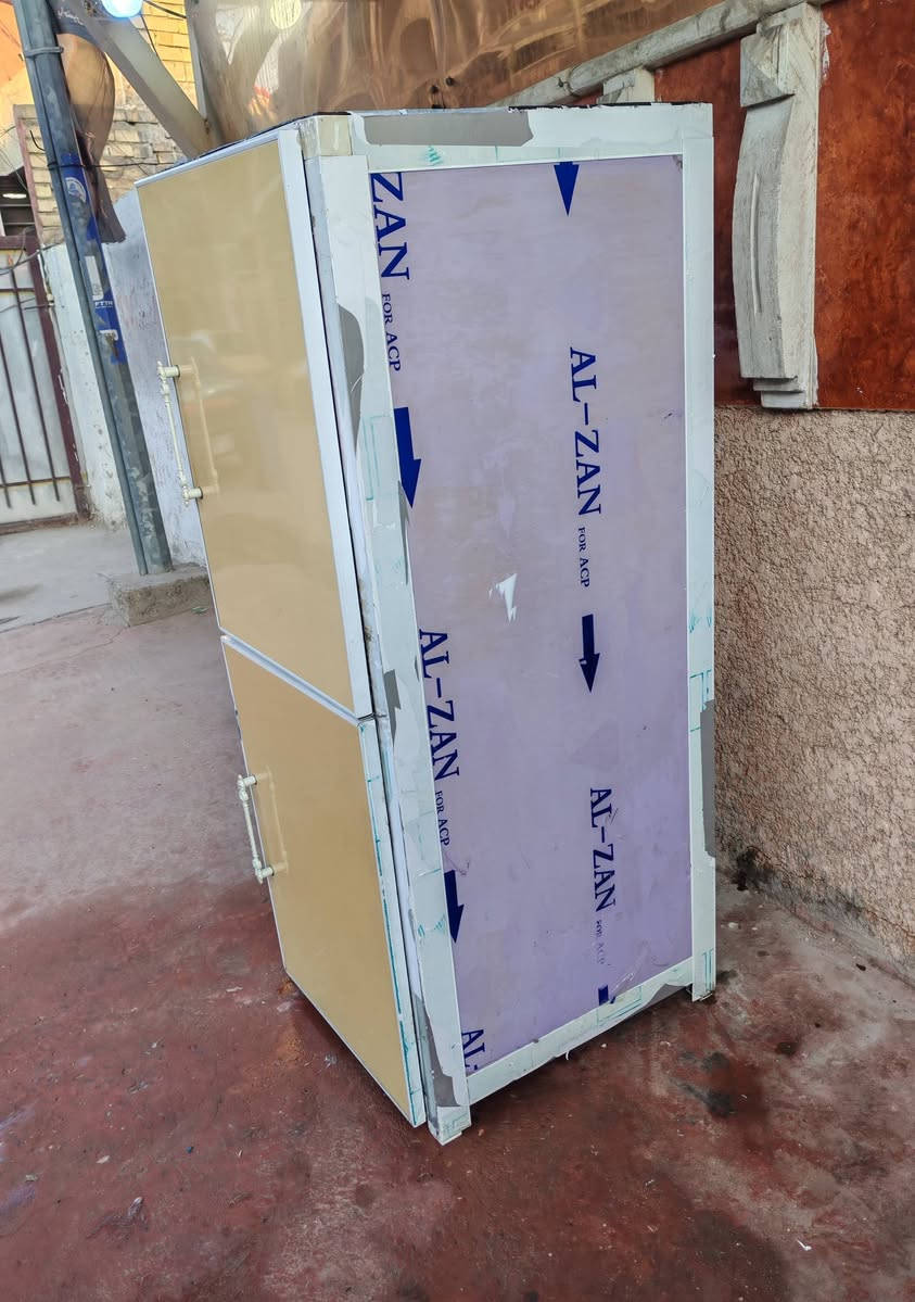 كومدي المنيوم مستخدم نضيف
بيه كسر بسيط بالصفحه موضحه بالصور

قياساته الطول ٦٠ سم و النزال ٦٠ سم

والارتفاع ١٤٦ سم مكاني بغداد الشعب

للاستفسار 👈  ***********
