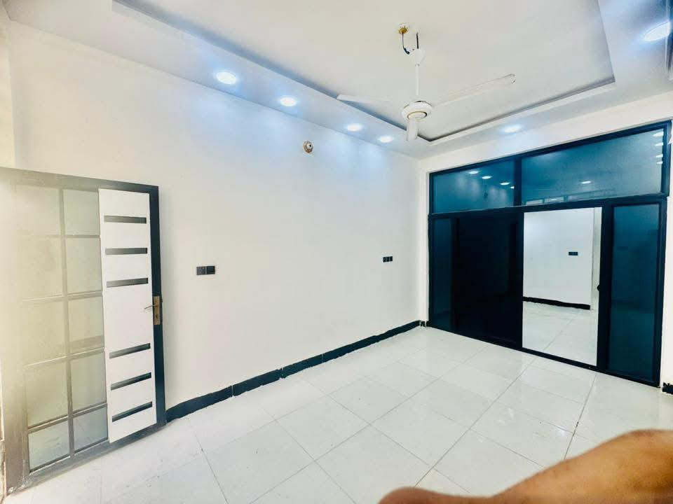 دار لرهن مساحه 80 متر مكانه نجف مجمع بيتي مقابيل مجمع لكرار سعررهن 15 وسنه وقابل لتجديد يحتو عله غرفه ومطبخ ومطبخ حار وحمام 
استفسار

***********
