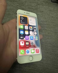 ايفون 7 • ٣٢ • نظيف