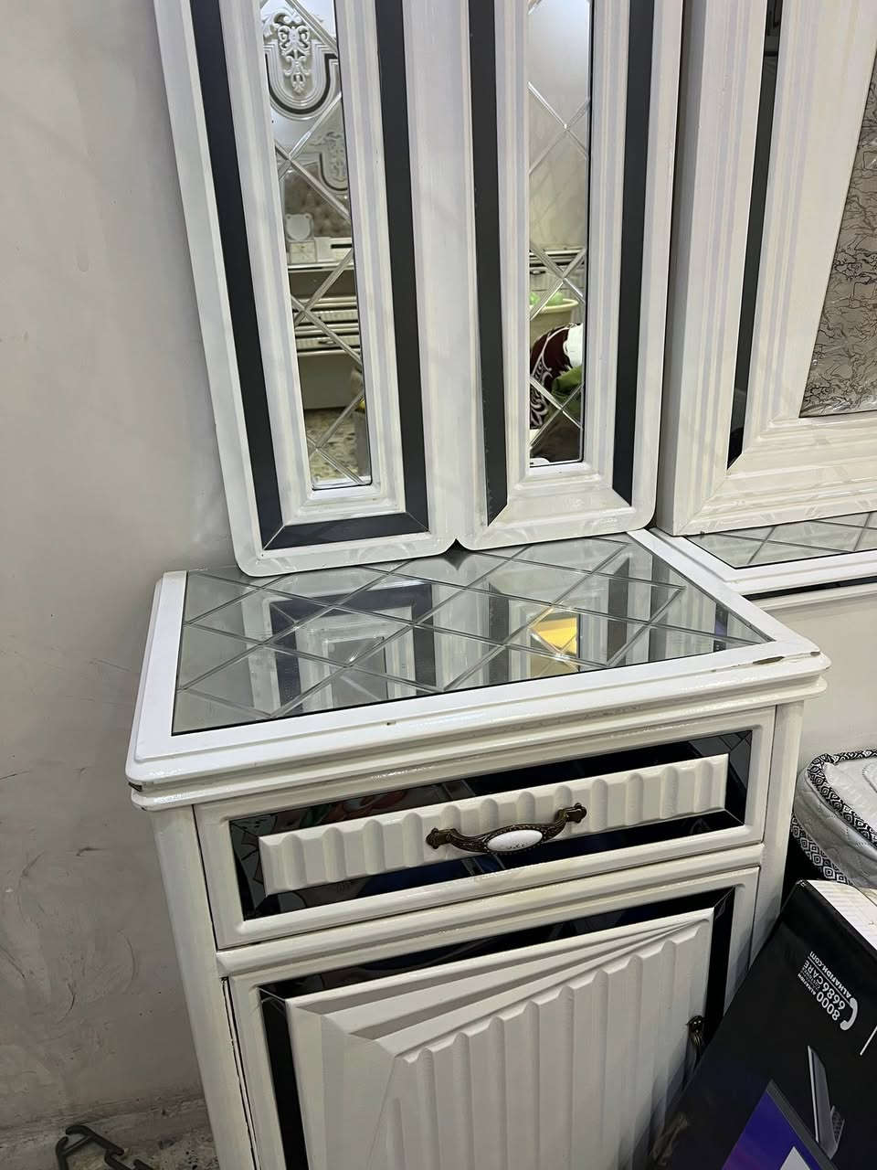 غرفه تكمه عراقي صبغ حراري 
استخدام 9 اشهر فقط شخط مابيها
السعر 2500 وبيها مجال بسيط 9 قطع 
المكان بغداد السريدات 
***********
