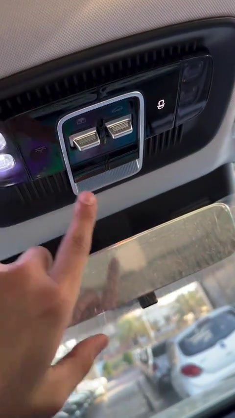 متوفرة الآن BAIC BJ30 لدى ATB 🚙 سيارة تجمع بين التصميم العصري، الحضور القوي، والراحة في كل تفصيل. ✅ كل الألوان متوفرة ✅ استلام مباشر بدون انتظار ✅ مرقم بغداد كامل 💰 بسعر 34 مليون و900 ألف فقط 📞 6368 📞 *********** | *********** 📍 بغداد – البنوك قرب تقاطع نادي النفط 📍 كربلاء – مدينة معارض كربلاء – معرض رقم 2
