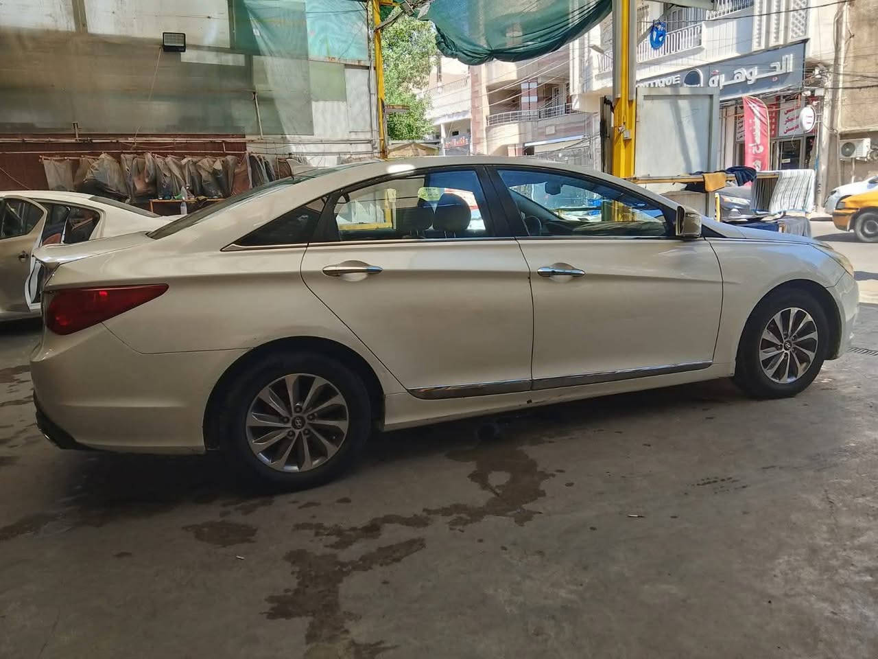 السلام عليكم
( هيونداي سوناتا 2013 /خليجي ) بصمة +بيبان بصمه

محرك 2400 دوش 

قطعتين تبريد 

كشنات جلد كهرباء تدفئة 

حساسات امامي خلفي كاميرا 

لايت منظومة زينون

قمارة بانوراما

رقم انكليزي اربيل 

مكان السيارة ، بغداد الكرادة 
السعر 12500$


**إذا كنت صاحب هذا الإعلان وتريد حذفه لأي سبب، رجاءا أرسل رسالة إلى الدعم الفني**