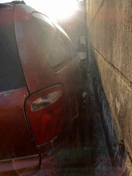 السلام عليكم دوج كرفان ٢٠٠٧ بتره  سياره بسمي  المكينه ٣٣٠٠ سياره جاهزه مابيه اي نقص تبريد يشتغل قطعه واحد  بيه خياسات بهلالة  كهربائيات كامله سنتر الوك يشتغل  سعره ٦٠ وهذا  رقم تليفون *********** مكان سياره بغداد
