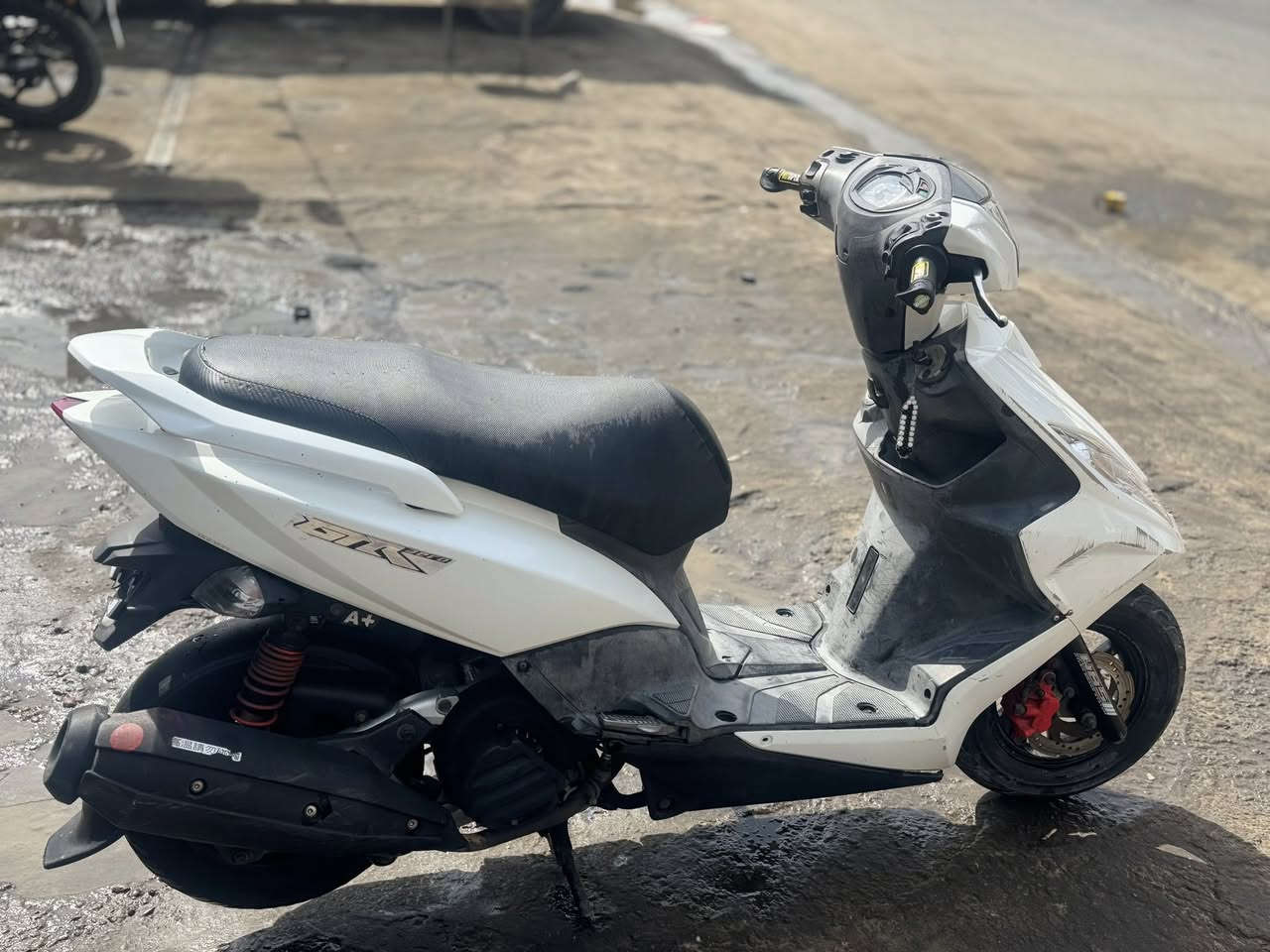 السلام عليكم
دراجه GTR

مكينته ناعمه وخير من الله 

بيه بس شخوط بل بجم امبينات بل صوره دراجه خير من الله مكينه ومعدل وشلعه كفاله عامه من ناحيت كلشي بيه ولدراجه نازله من الرمبه صارلهه شهر 

مكاني / بغداد الزعفرانيه 

السعر/ (1,150) وبيه مجال حك الجيه 

رقم/ ‭٠٧٨٤ ٨٥٠ ٢٠٤٠‬

مامتواجد خاص
