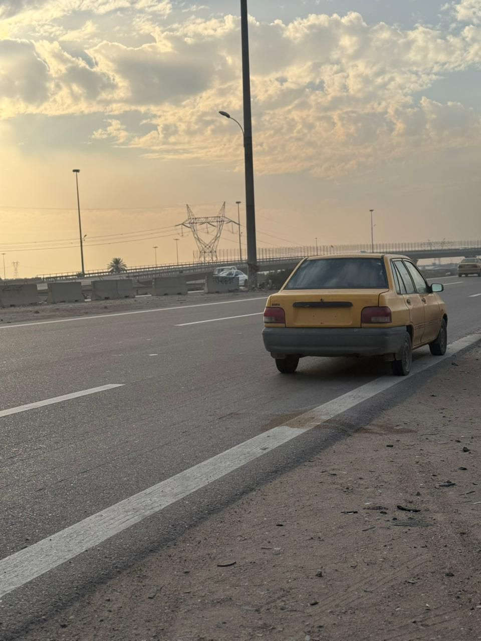 سلام عليكم سايبا للبيع موديل ٢٠١٣ سياره حلوه مكاني بغداد مكينه بيها تبخير مو قوي تبريد شغال تدفئه كيجات كلها شغاله سياره الف ماتصرف عليها سعرها ٣٠ بيها مجال 
***********
