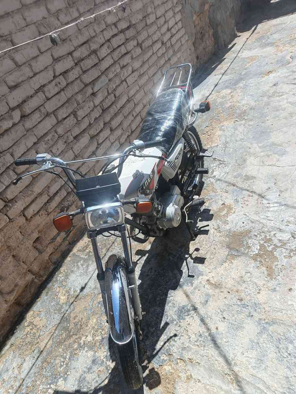 السلام عليكم دراجه حلاوه للبيع موديل 21 اوراق السعر 450 وبيه مجال المكان نجف ***********
