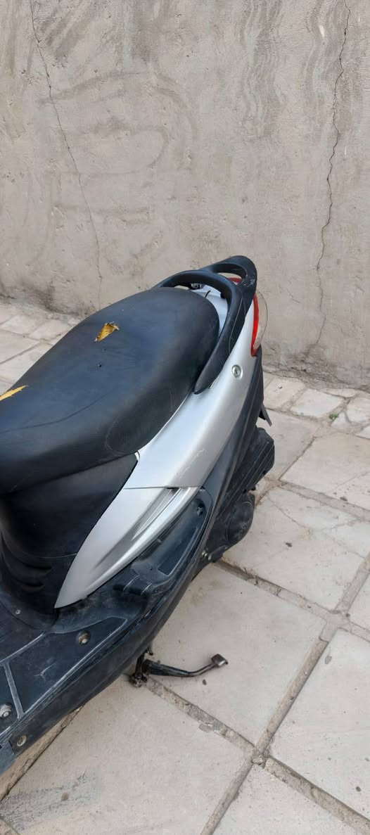 السلام عليكم شباب
دراجه سيام للبيع مكاني نجف حي الجزيرة 
رقمي ***********
السعر 400 وبيها مجال قليل 🤌

1- دراجه ما مفتوحه وين ما تريد نفحص 
2 - لايتات شغالت دبل اشاير شغالت هورن شغال 
3 - الدراجه شغاله سلف وهندر 👈👈 انتبه 👇
الهندر إني اشالعه بصيف علمود ما تنباك 😁 
4 - فقط الكفر الامامي مبدل فقط 👉👉👉
لحد يدور كفرات دورو دراجه زينه 🫠
