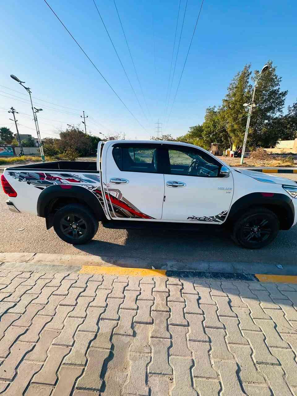 للبيع: تويوتا هايلوكس Hilux V6 موديل 2024 (الوحش الياباني) 🇯🇵🔥TRD
السلام عليكم شباب..
للبيع
السيارة غنية عن التعريف، هيبة ونظافة ومكفولة من كلشي.
المواصفات والترتيب:
 الموديل: 2024.
 المحرك: V6 (6 سلندر) عزم وقوة ما شاء الله.
 اللون: أبيض صدفي ملكي.
 العداد (الممشى): [74605]  فقط.
 الحالة: السيارة شبه زيرو، مكفولة كفالة عامة (من الصبغ، البارد، والضربة).
سنوية وهزة كله جديد والتحويل ثاني يوم.
 مواصفات، مفتاح التشغيل بصمة  -AIRBAG عدد 2
‏ABS-‏ فور ويل-‏ لايت زينون + LED -‏ كشافات زينون -بك لايت LED-‏ قبضات ابواب المنيوم  -حجم الايطار 265/65R17-مثبت سرعة -المودات والاوامر الصوتية-‏ لون المقاعد احمر -المقاعد الامامية تبريد‏-تجاوي متحركةشاشة اصلي  -كامرة -‏ حساسات امامية -حساسات خلفية -تبريد شاشة-نظام مانع تزحلق حساس اطارات -ECO -SPORT-شاحن واير ليس -اشاير بالمري والمري قابلةللطي-مخرج  Bluetooth  USB-
 السعر: [396،] يعني 3 دفاتر وستة وتسعين وبيها مجال 
 مكان السيارة: [بابل / الحلة - الكرامة 
 للاستفسار والتواصل: يرجى الاتصال على الرقم [***********-***********]
السيارة جاهزة من  الدعامية للدعامية، ، مالت شراي يدور هيبة وراحة بال. وسيارة  انظف من صور بهواي 
الله يبارك لصاحب النصيب المقسمة إله. 🌹
