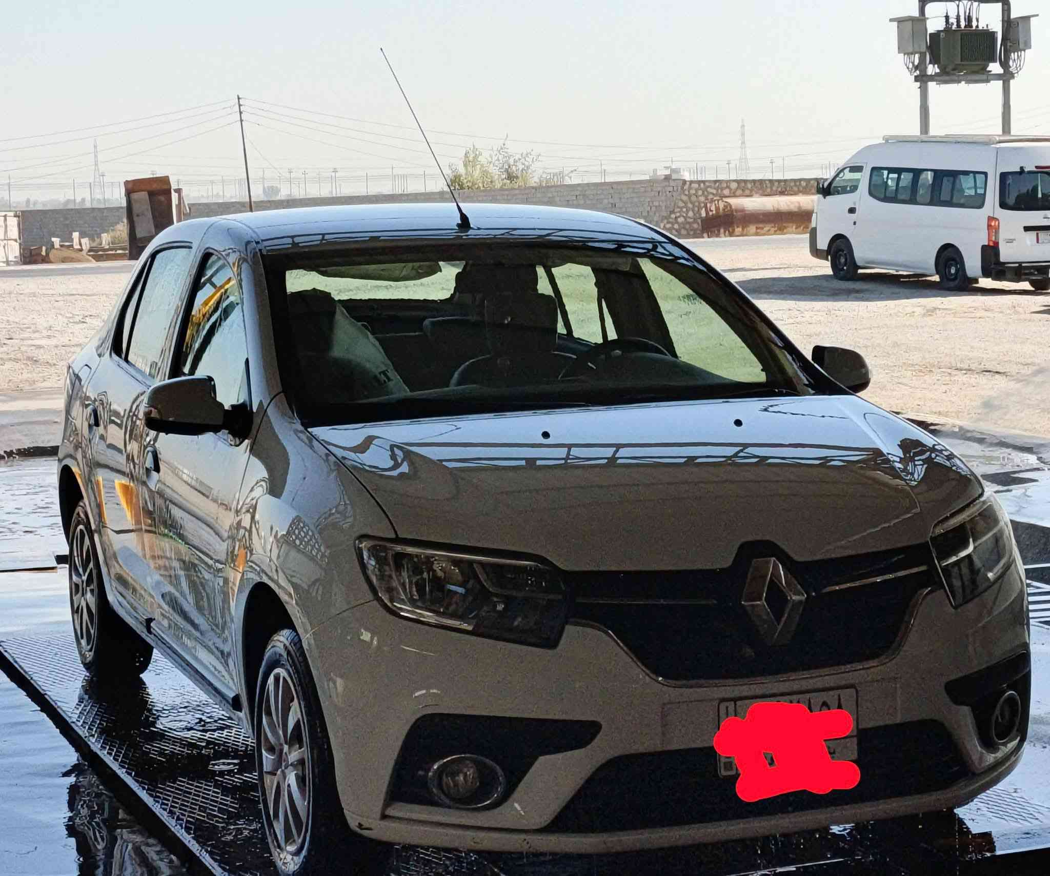 سيارة رينو سمبل موديل بيضاء بابل 2021 نظيفة  
موجوده في محافظة النجف ***********
