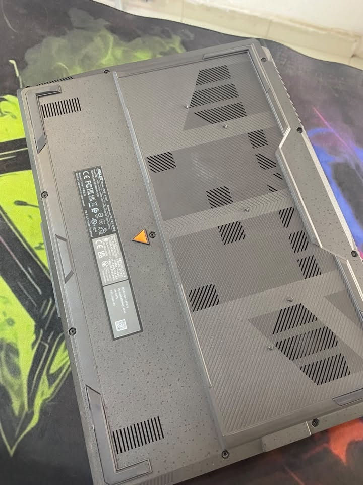 ASUS TUF FX507J
CPU : Ci9-13650H
RAM : DDR4 3200Mhz 16Gb (قابل للتطوير )
HARD: SSD M.2 NVME 512
GPU: RTX4050  6GB   140 Watt
SCREEN: 15.6 WUXGA 144Hz Srgb 100%
CONDITION : نظافة 100% 

اللابتوب استعماله قليل وويا كارتونته وكامل ملحقاته 
السعر : 1,400,000
للتواصل :
***********
