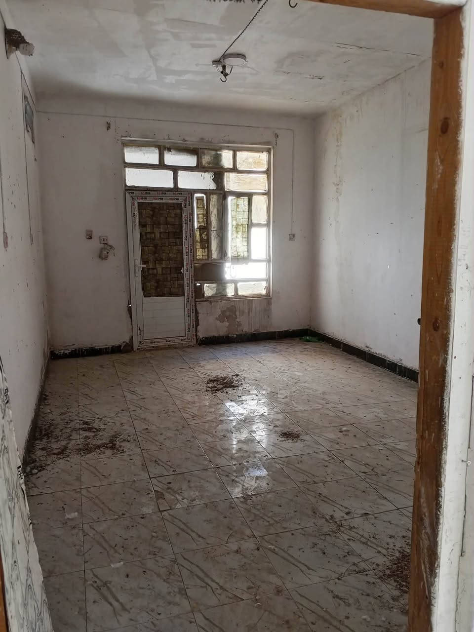 سلام عليكم 
مشتمل للبيع المساحه 75متر  نوع العقار زراعي 
العنوان: سنجار -عنانه قريب على الشارع العام 
السعر 15وبي مجال 
للاستفسار على هذا الرقم ***********
