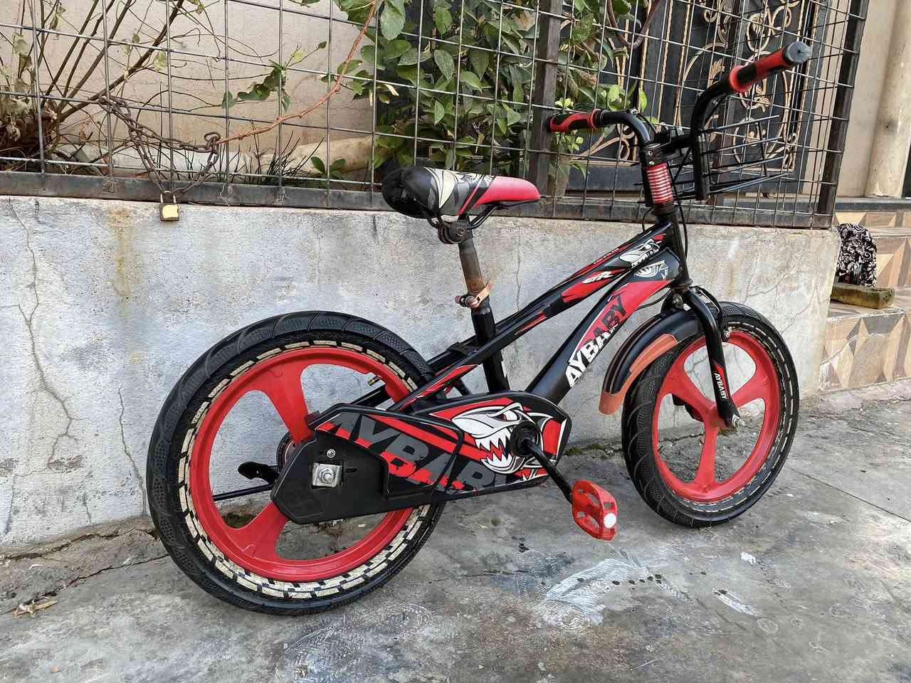 ئەم پاسکیلە بۆ فرۆشتن قیاسی ۱٦ ییە زۆر زۆر تازەو جوانە حسابی لۆکی بۆ بکە ئیستۆپی مەزبوتە تایەی تازەیە ویل کەپە هیچ عەیبێکی نییە بەشەرتی بێ عەیبی ئەیفرۆشم
سلێمانی بەکرەجۆ
*********** ***********
