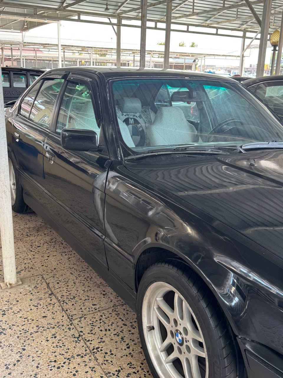 BMW 1990
رقم دهوك تحويل و وكاله شرط 
عليها 4 ورقه غرامه ينزل سعر 
سياره حجم٥٢٠ گير عادي كپس 
تبريد شغال 
تايرات و ويلكب جديد
تخمات و كهباء شغال 
سياره داخل حليبي مرطب 
لايتات حلقه گدام 
بخ جماليه مابي ضربه نهائي 
 عنوان شيخان 

***********
سعر ٤٢ و مجال شيخان, نينوى
