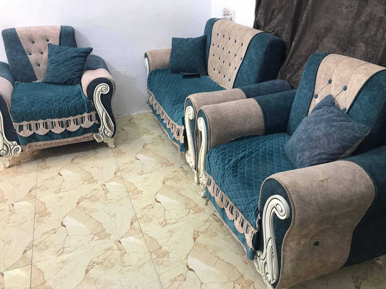 تخم للبيع سعره 75 وبيه مجال متكون من كراسي اثنين و قنفتين و ستوتة للتواصل خاص


**إذا كنت صاحب هذا الإعلان وتريد حذفه لأي سبب، رجاءا أرسل رسالة إلى الدعم الفني**