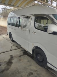 من رخصة الدمن عندي سياره شيري موديل 12 رقم بغداد بسمي انكليزي سنويه لح...