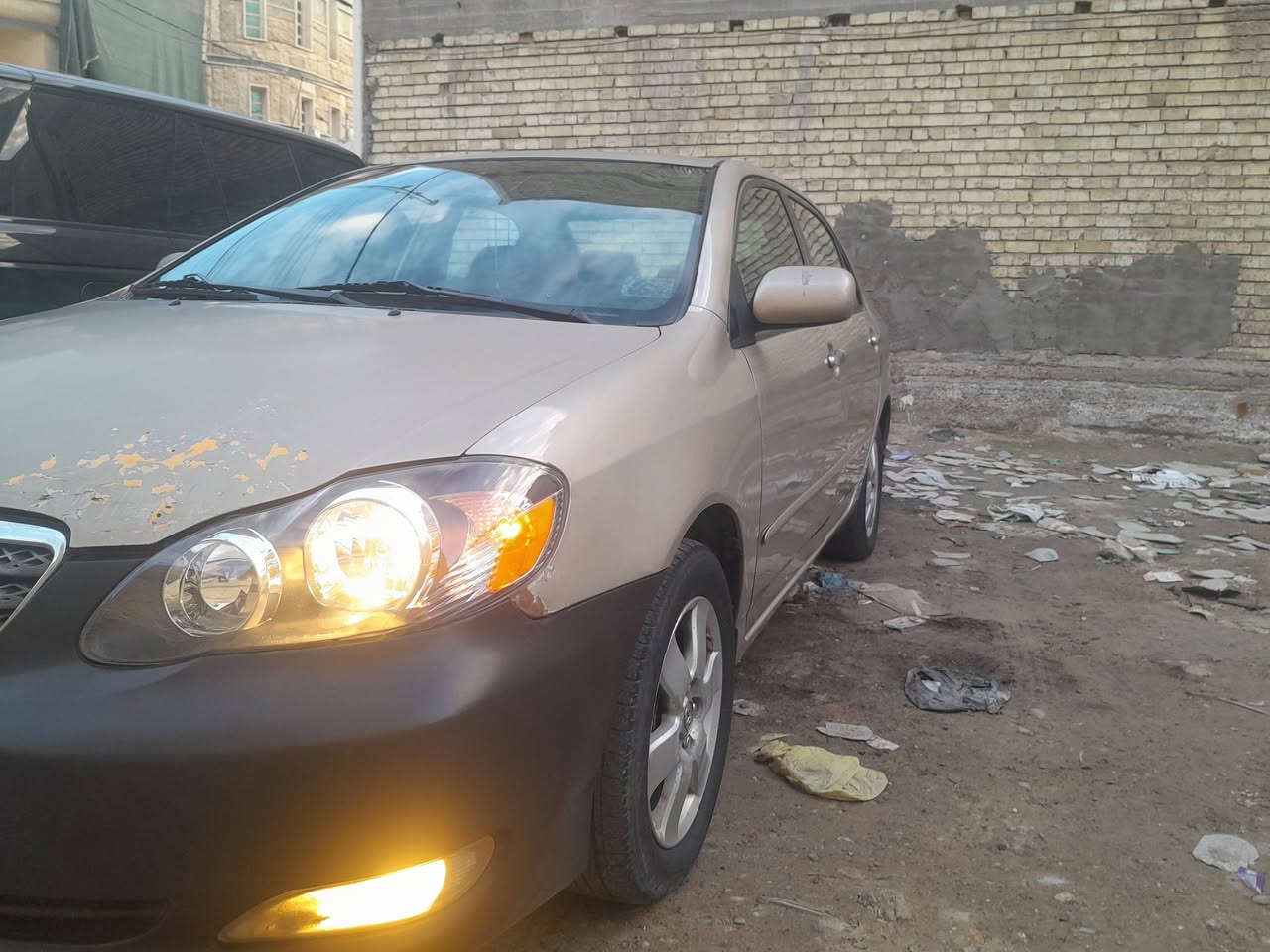 كورلا ٢٠٠٧
وارد امريكي حادثها باب الصدر ومبدل صبغ حزام 
سياره علفحص سنويه منتهيه شرط التحويل
٨٥ ورقه موبايل ***********
