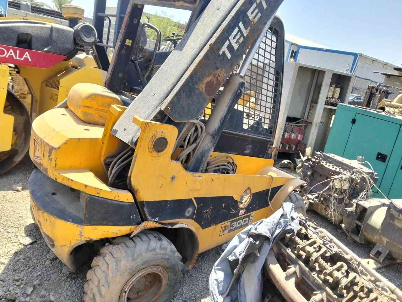 السلام عليكم للبيع رافعه جي سي بي 3طن اسلايت شغاله نقص العقل فقط مكينه بيركنز اربعه سلندر بزون الرافعه بدون اوراق حديده كل الحركات شغاله ***********
