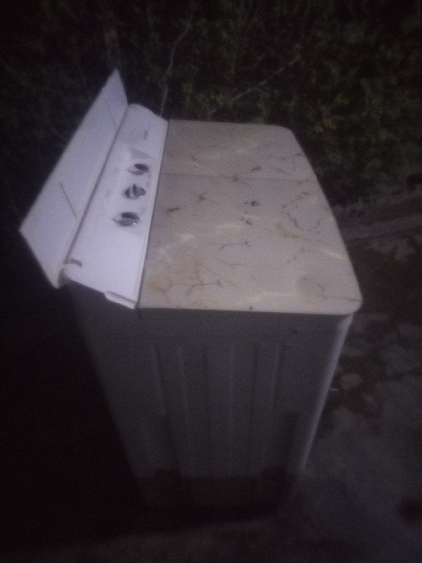 غساله حوضين  للبيع نضيفه ١٦ ك مابيه اي عيب بسعر ٨٥ الف خانقين توله فروش قرب صيدليه مازن للاتصال ***********
