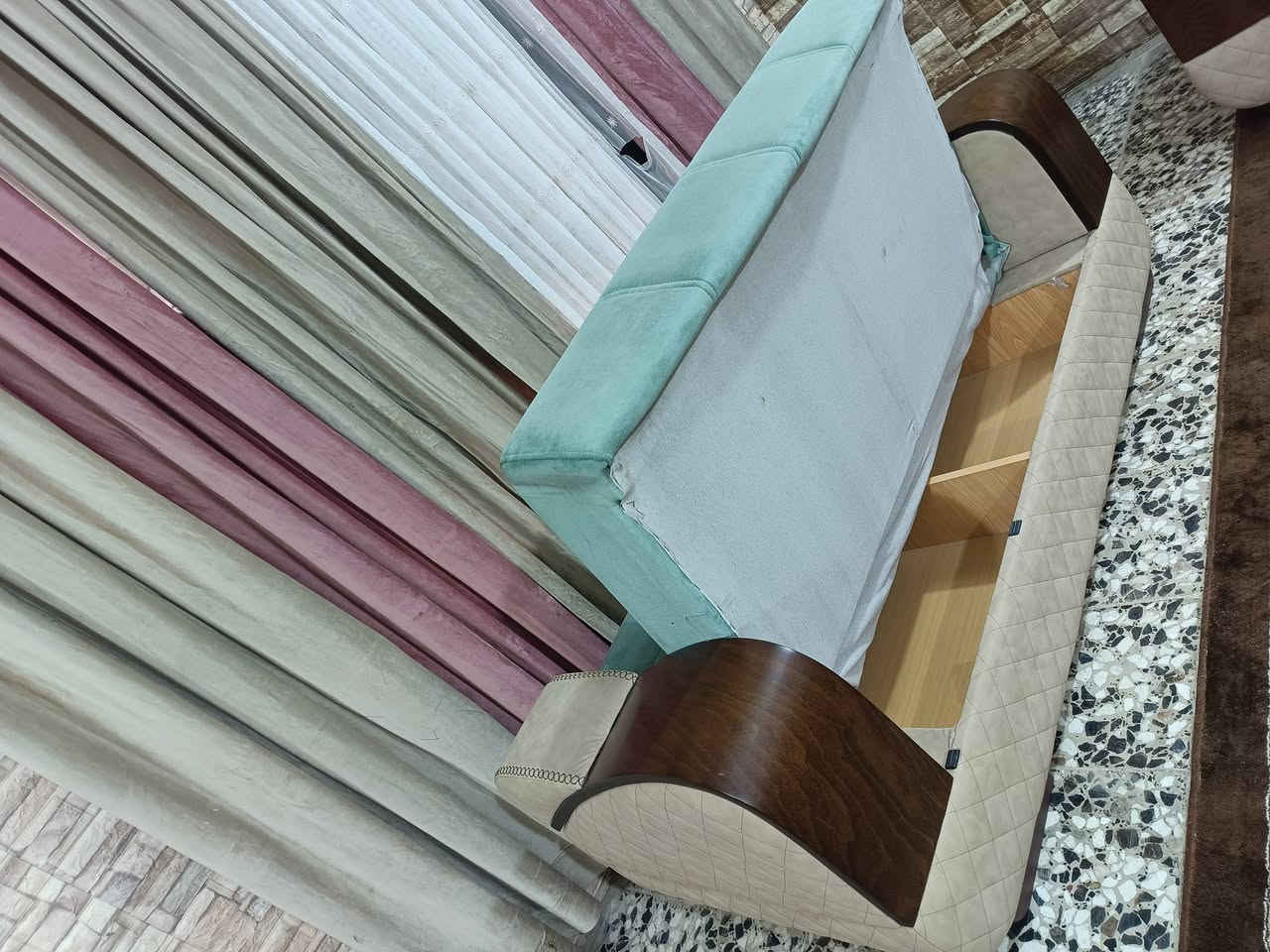 تخم تركي ماركه 10 مقاعد مخزن وسرير استعمال قليل جداً


**إذا كنت صاحب هذا الإعلان وتريد حذفه لأي سبب، رجاءا أرسل رسالة إلى الدعم الفني**