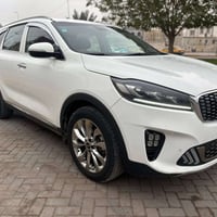 كيا سورنتو خليجي موديل 2020 فول مواصفات عدا البنوراما رقم بغداد انكليز...