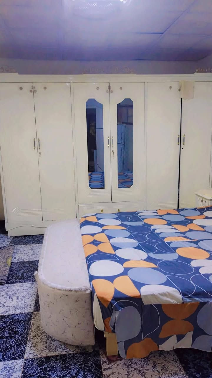 غرفه نوم مع كاونتر لبيع
استفسار ع رقم ***********
