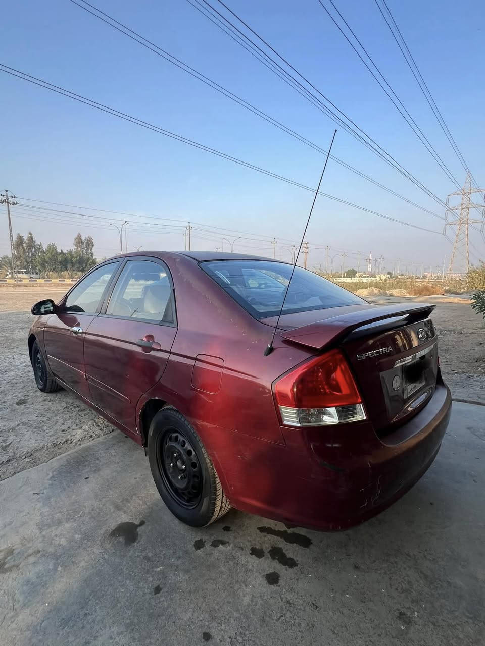 السلام عليكم 
للبيع سبكترا موديل 2007 ماشيه 120 حقيقي رقم بغداد مشروع وطني سنويه 2027 
سياره عل بلاد بدون حادث بدون تبديل بدون صبغ فقط بيه جراد 
محرك2000جديد كير جديد 
تدفئه تبريد كله بوضع شركه 
كهربائيات سياره بوضع شركه 
مسجل شاشه كامره 
دواخل سياره جديده 
السعر (77) وبيه مجال بسيط للشراي 
اي ستفسار اتصل ب*********** 
مكان سياره كربلاء الحسينيه
