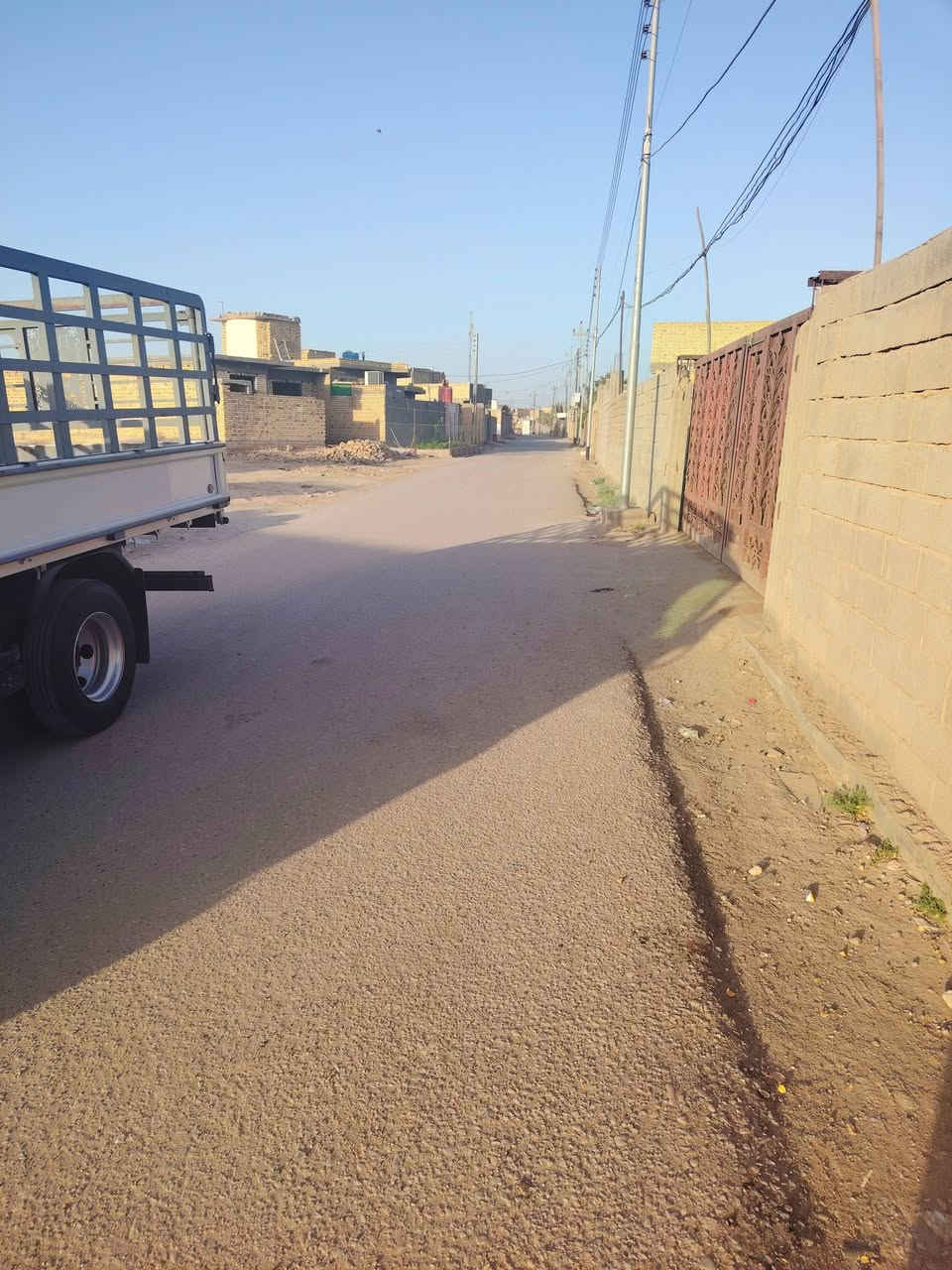 قطعة زراعي للبيع 220م .. الموقع حي الجوادين سوق الشيوخ شارع فاضل تيتو ...متوفرة جميع الخدمات للقطعة ماء كهرباء مجاري +تبليط ..  لاستفسار *********** اتصال +واتساب نستقبل جميع العروض في مكتبنا الكائن في حي الجوادين قرب مدرسة شريف الرضي
