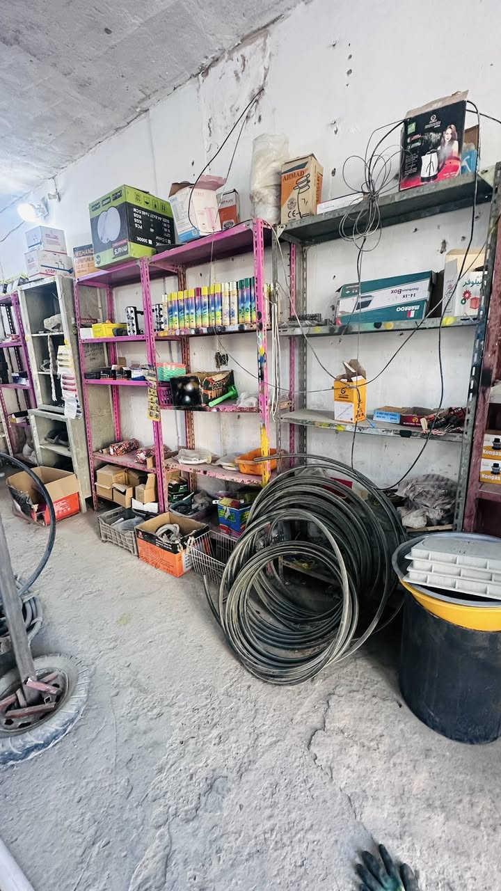 سلام عليكم غراض الانشائيه البيع الرفوف هم وياهن شلع قلع المحل كله مكان الشعله الدوانم ***********
