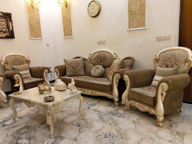 تخم زان ملكي ١٠ مقاعد مع ميز وسطي اتصال ع الرقم ***********
