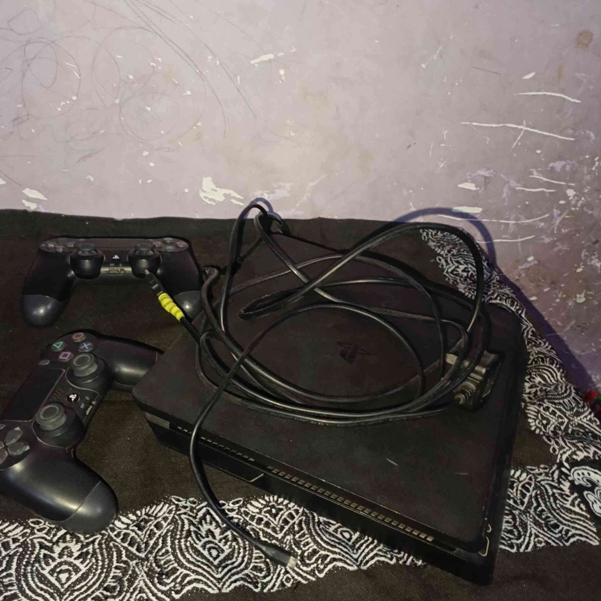 السلام عليكم ورحمه الله وبركاته بلي 4 سلم نضافه 100/100. ما مفتوح مستعمل 5 اشهر السعر 300 الف الاستفسار ***********واتساب. المكان البصره
