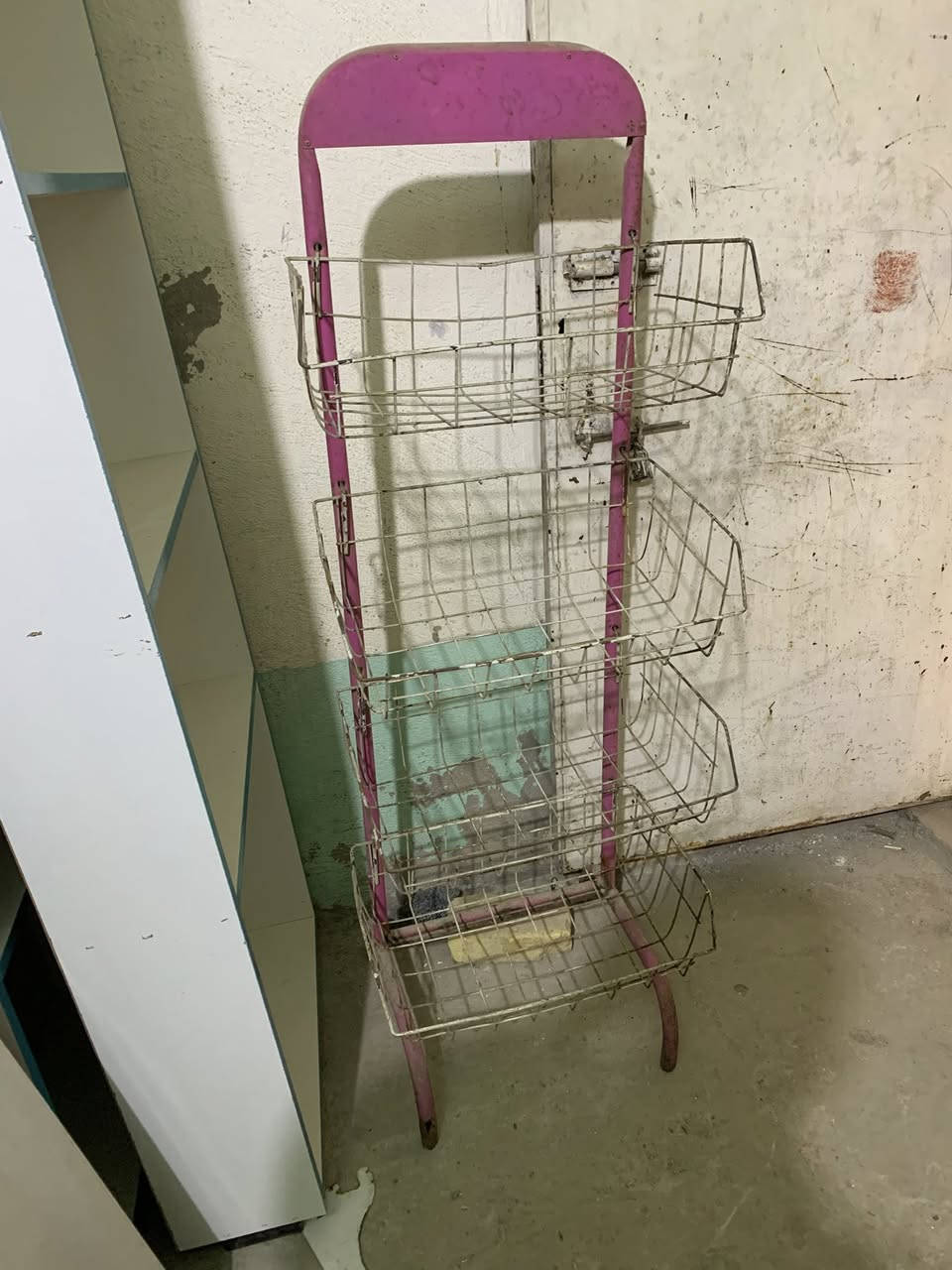 للبيع سلات  اجباس الاتصال *********** وتساب العماره حي الحسين الجديد مقابيل السوك الاخضر شارع ابو شاكر
