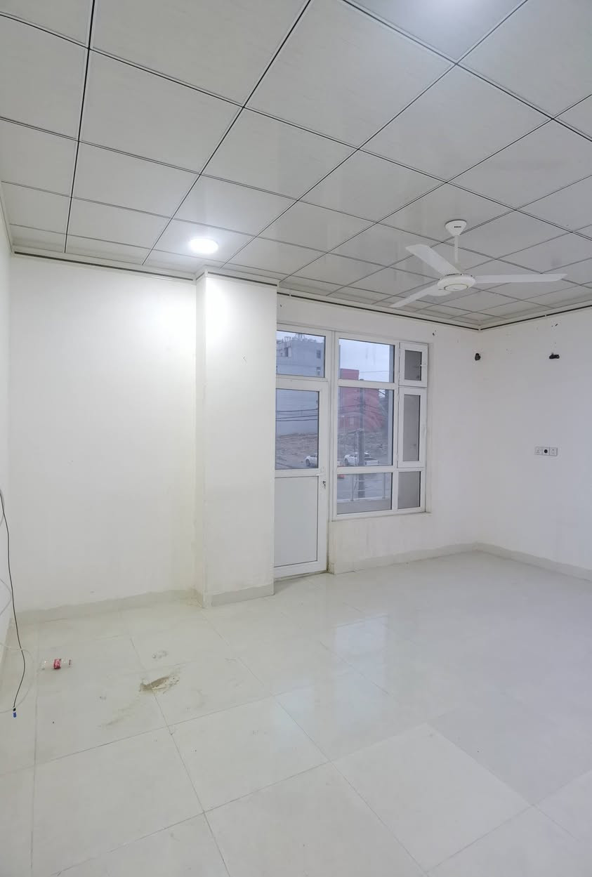 شقة للايجار 4 غرف + 3
نظيفة جدا  150 متر + 3 بلكون
 كيفلا على الشارع
للاستفسار
***********
***********
***********
***********
عقارات #SAM
