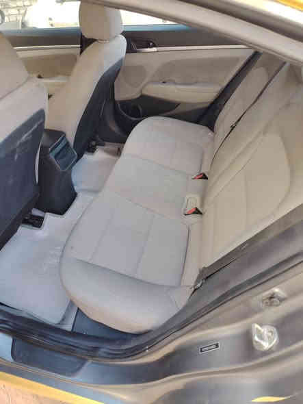 سلام عليكم 
النترا  تكسي موديل 2020 وارد امريكي
رقم بغداد انكليزي جديد وهزه جديده باتري جديد
 سياره ب اسمي تحويل ثاني يوم 
فتحه بلسكف شاشه كامره  تحكم استيرن  منظومه غاز وبانزين بيها 3 قطع السعر 128 ورقه 
مكان سياره بغداد الغزالية رقم صاحب السياره ***********
