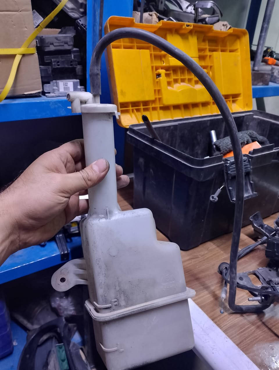 قطع غيار إكسنت شكل القديم
٢٠٠٧-٢٠١٠
بغداد الامين شارع المعلمين محل القسواء 
***********
