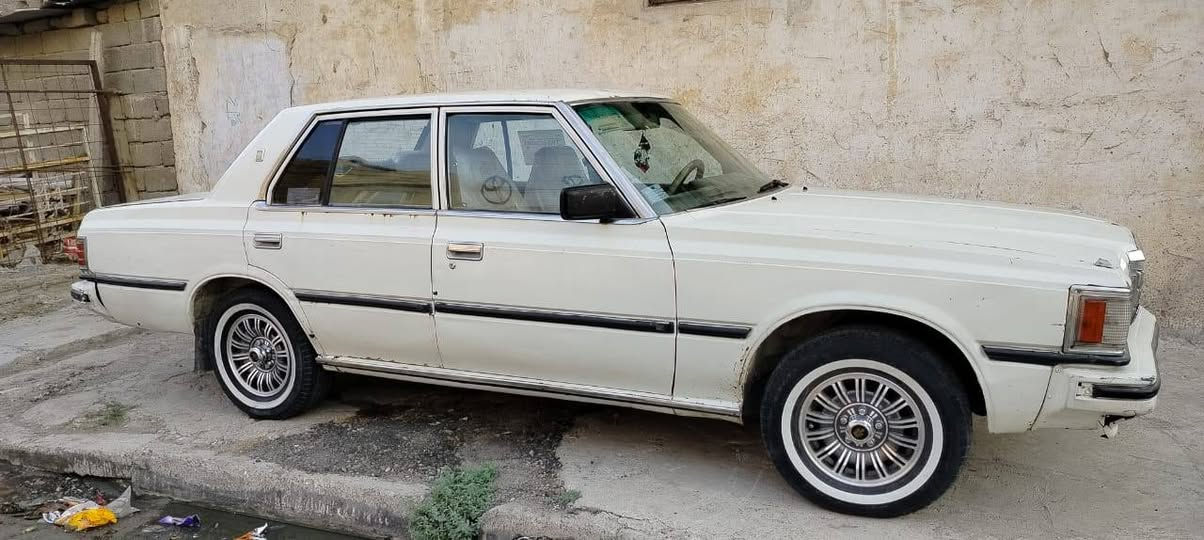 سوبر كراون للبيع
السعر 37 وبيها مجال بسيط عنوان السيارة موصل 
***********
