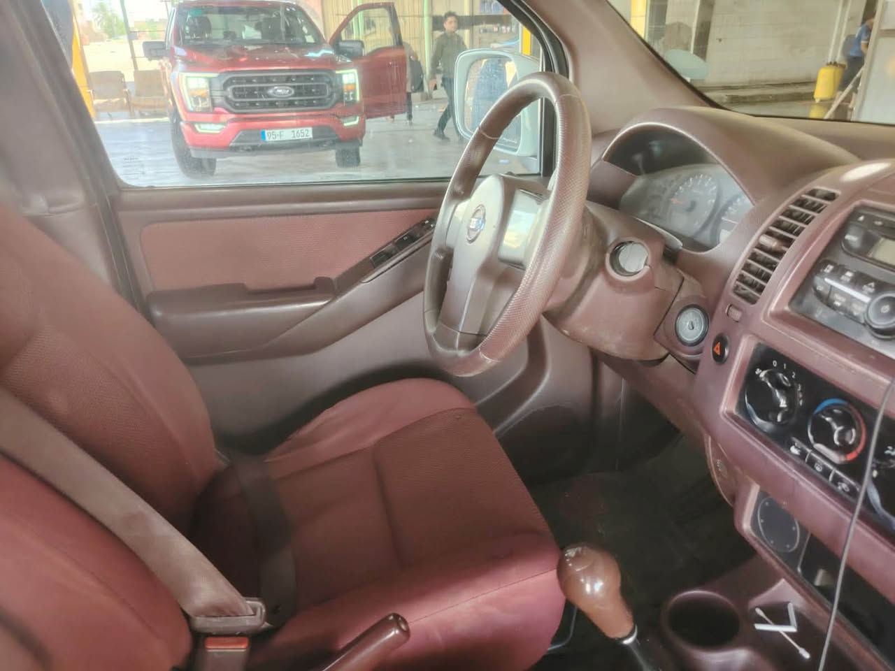 سلام عليكم للبيع او مراوس حسب القناعه(سعر85) 
نيفاره ٢٠٠٩خليجي كفاله عامه من صبغ وتبديد وتكحيل فقط. بارد قليل بل باب لخلفي وسونار بل منشور
كير محرك صدر تبريد جاهزات ميه بل ميه رقك دهوك عل مشتري فقط رسوم لتحويل لباقي كله عليه مكان سياره لانبار رمادي شراي اتصل ***********
