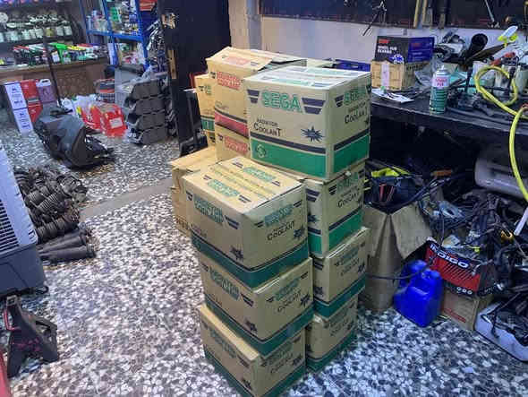 سلام عليكم 
اخوان محل تفصيخ كوري وامريكي جديد ومستخدم كامل للبيع العنوان بغداد كم ساره الاتصال على الرقم غير متواجد فيس 
***********
