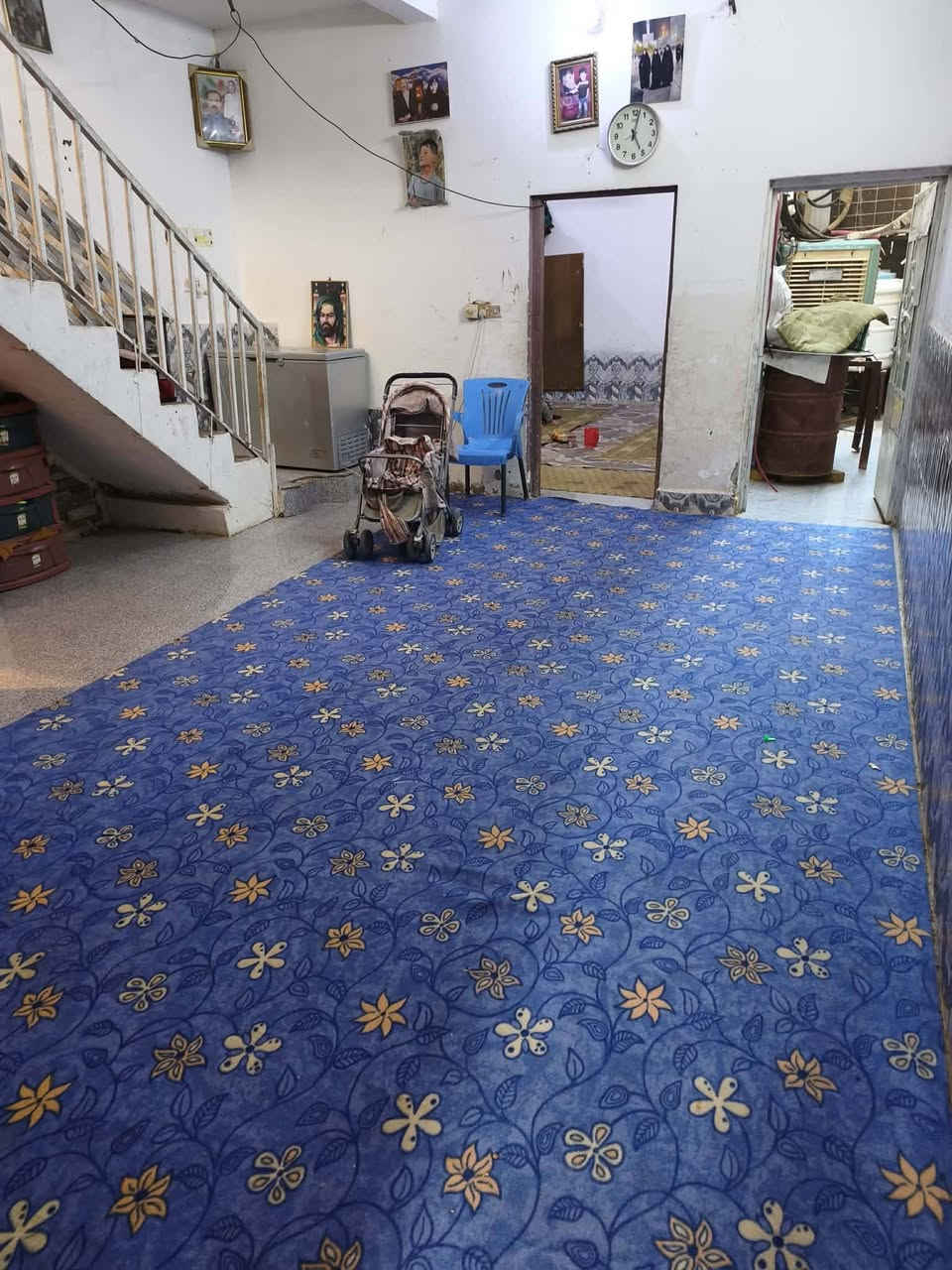 بيت مساحه ١٣٤ طابقين الطابق الاول غرفه وصاله ومطبخ وبراني وصحيات طابق ثاني غرفه وصاله 
المكان الديوانية المركز حي العسكري الثالث شارع ٣٠ خلف المدرسة الحديد    ***********
