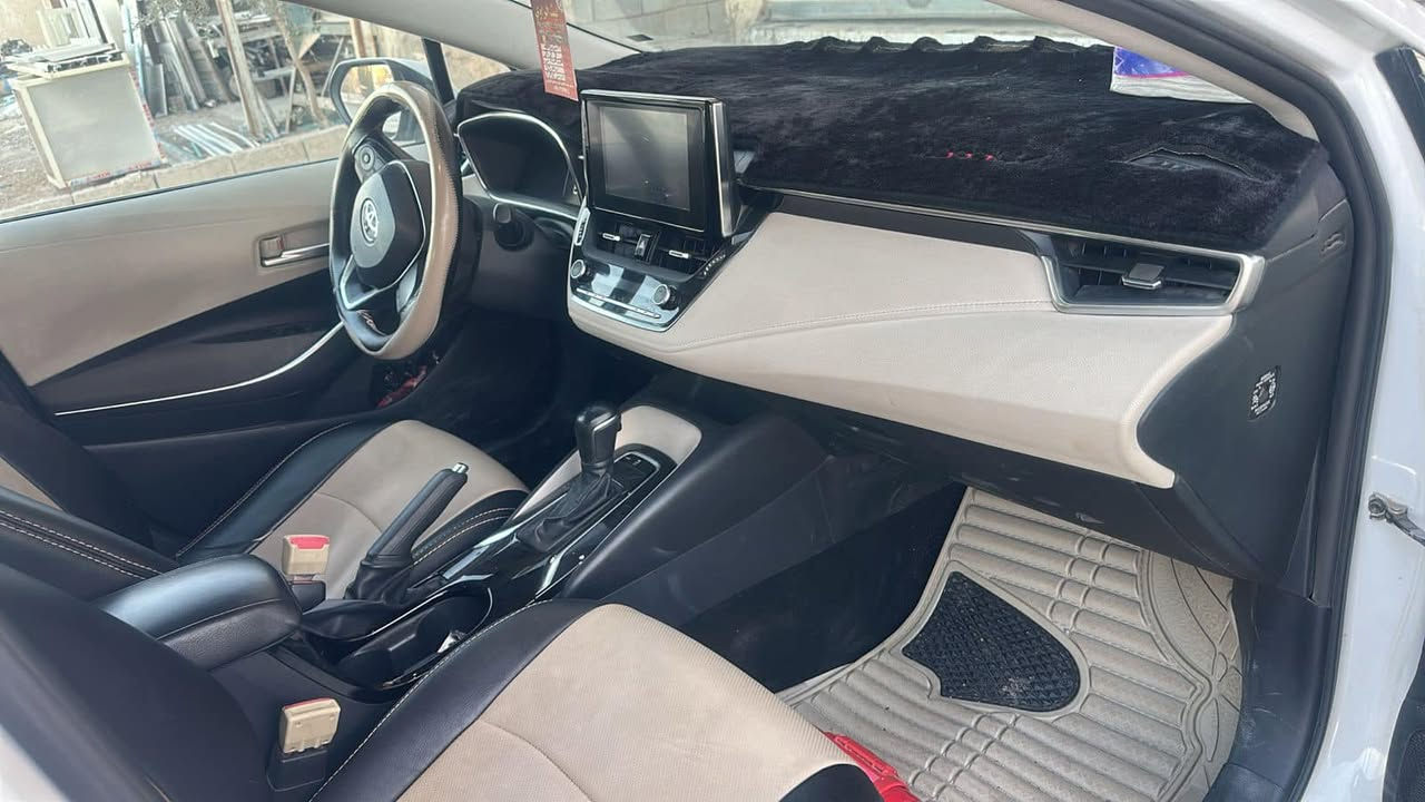 السلام عليكم 
كورولا بنزين ساز وجيهان 2023 
السيارة نظيفة وبيه بس الي بالصور طعجات بسيطة 
ما بيه لا صبغ ولا تبديل 

ماشيه 51000 km 

السعر 180 وبيه مجال بسيط 
مكاني الرمادي 

***********
