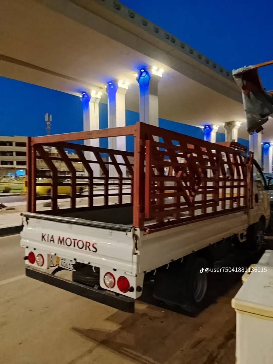 كيا حمل فحل موديل 21مكفوله كفاله محور ١٤ رقم نكليزي تواصل ***********
