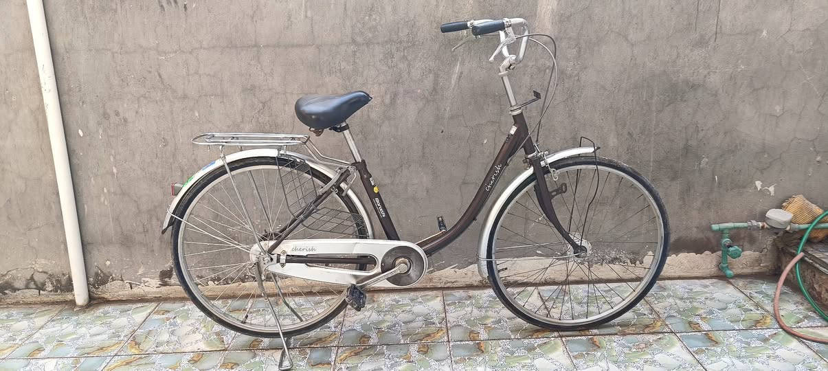 بايسكل ياباني بطه للبيع نظيف واخو الجديد السعر 70 الف اليحب يشتري يتواصل وياي على الخاص او يتصل على الرقم ***********
