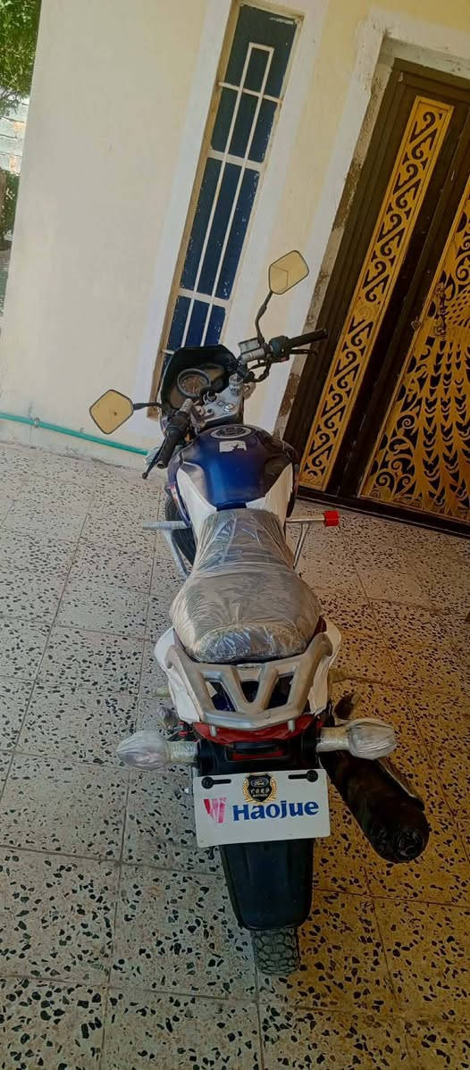 سلام عليكم دراجة هاوجي عدلة للبيع موديل 19دراجة نضيفة ڪهربائيات ڪلهة شغالة دبل اشاير بك لايت لايت امامي معدل نعومة مابيهة نقص برقي ولك لفحص متواجد خاص  *********** المكان فلوجة السعر 850 وبيهة مجال
